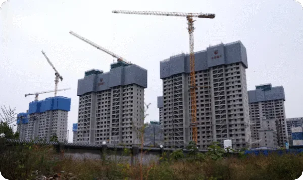 中国房地产市场持续低迷，9月份新房价格跌幅创11个月新高。